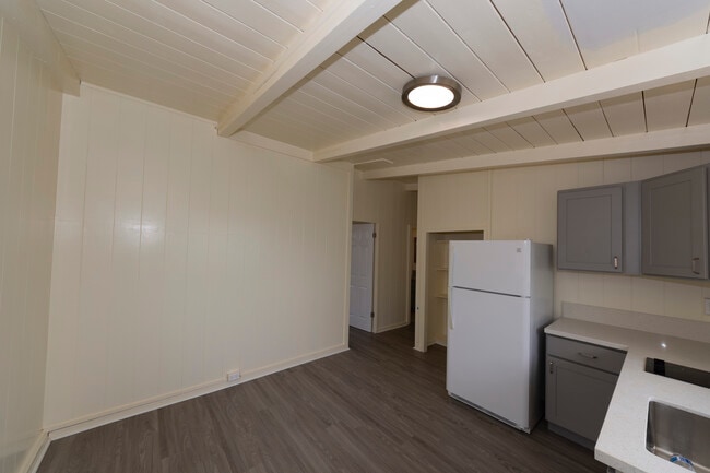 Building Photo - 723 Hoomalimali St