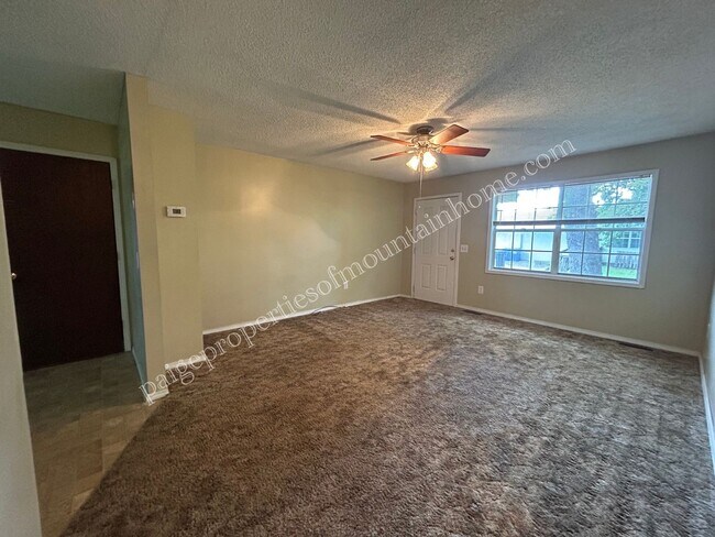 Building Photo - 1304-1306 Meadowbrook