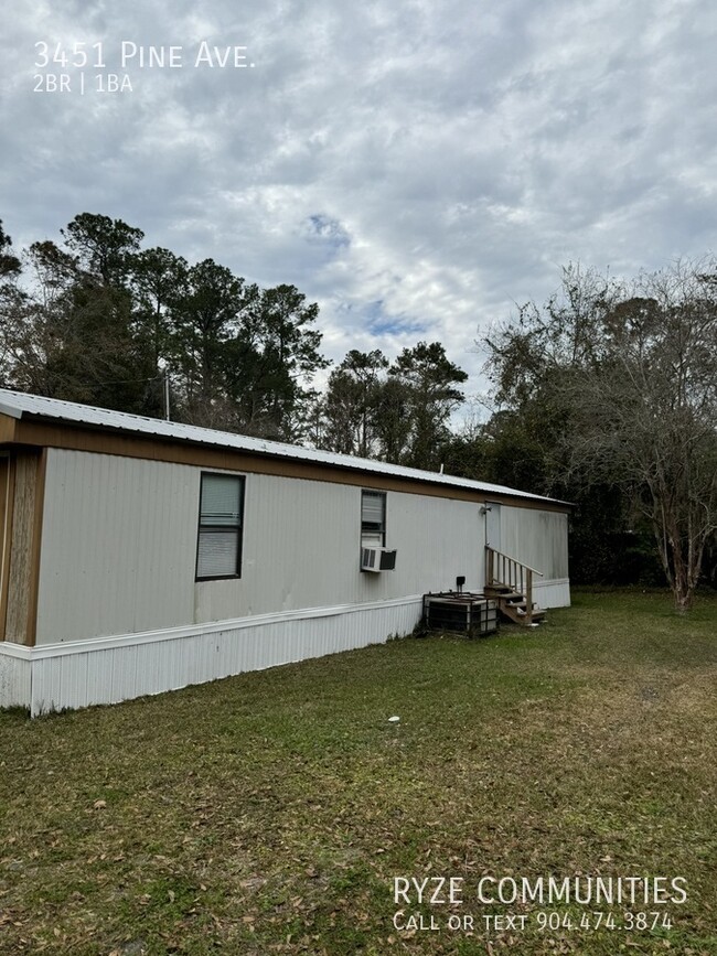 Foto del edificio - Spacious home with large yard