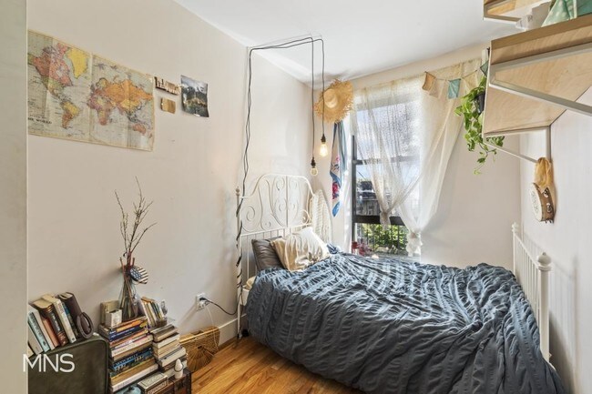 Foto del edificio - 365 Tompkins Avenue