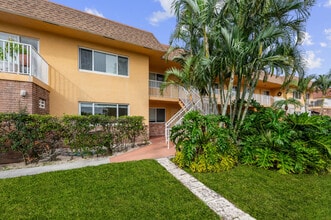 Building Photo - 1000 NE 9th Ave