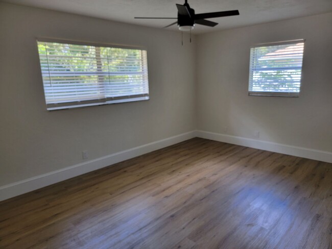 Building Photo - Fully Remodeled 2 Bedroom 2 Bath Home ***S...