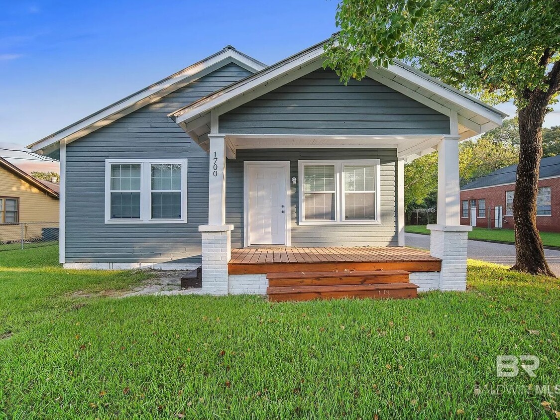 Primary Photo - 3 Bedroom 2 Bathroom House in Mobile