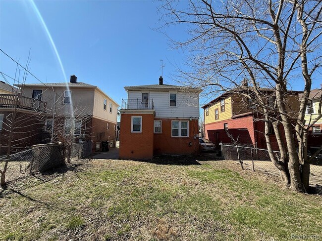 Foto del edificio - 16206 Snowden St