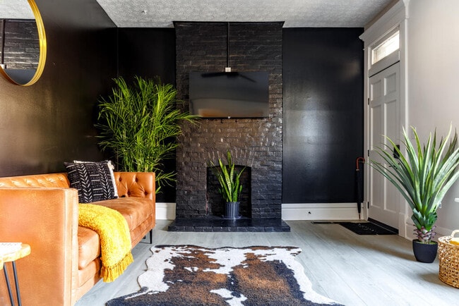 Foto del edificio - 309-311-311 W 4th Ave