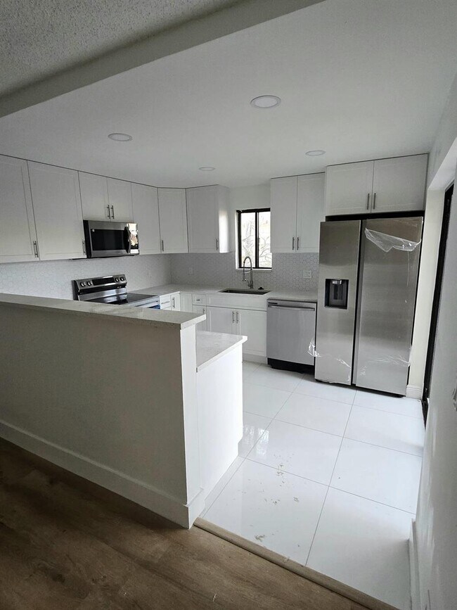 Foto del edificio - 4204 Waterview Cir