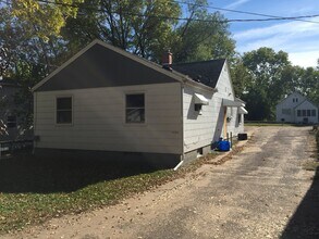 Building Photo - 915 Lakeside Ave