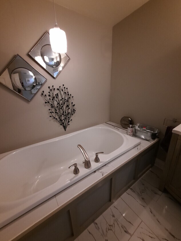 Photo du bâtiment - 230 King St W