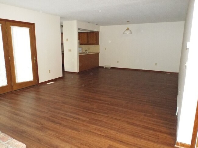 Foto del edificio - Sylvania Three Bedroom Townhome with Basement