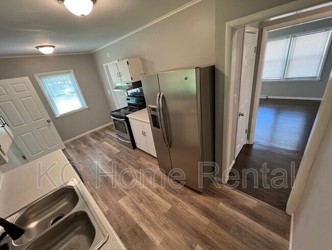 Building Photo - 4029 N Askew Ave