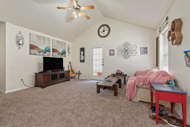 Foto del edificio - AUGUST PRE-LEASE!!  Cute 2 Bedroom 2 Bathr...