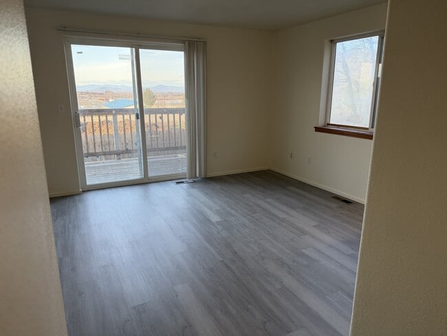 Foto del edificio - 1511 Hollyhock Dr