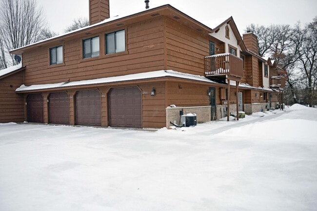 Foto del edificio - Beautiful 2-Bed, 2-Bath Townhome in Coon Rapids