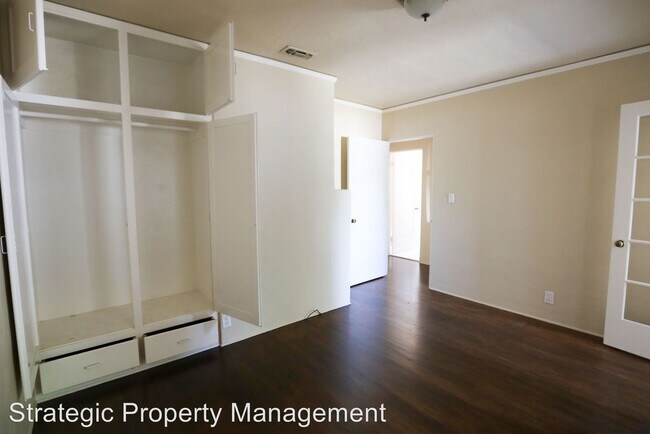 Building Photo - 1460 N Farris Ave