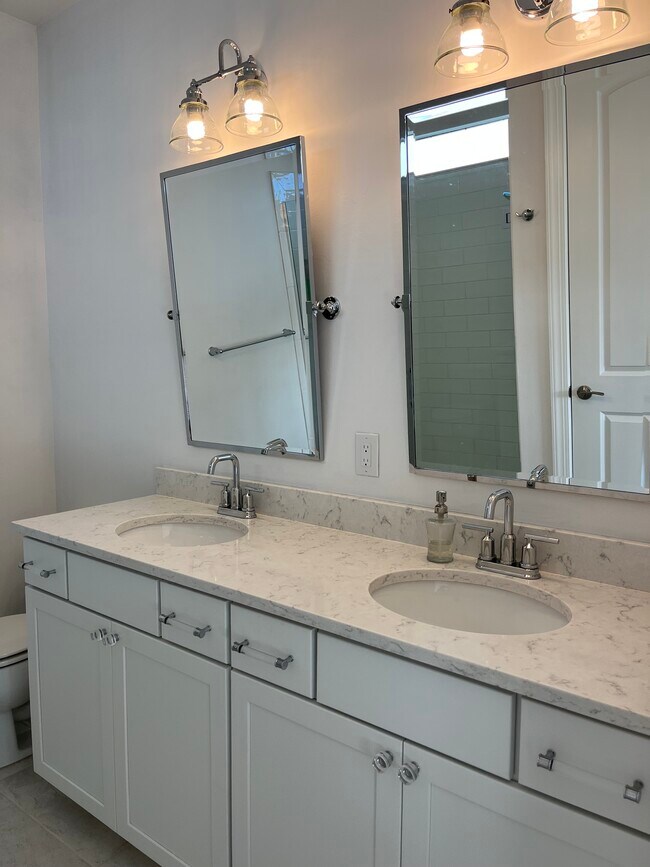 Building Photo - 9605 Bexley Dr