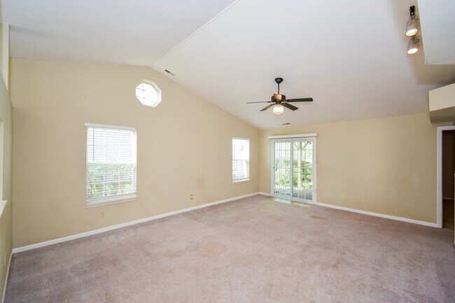 Building Photo - 2138 Autumn Creek Dr