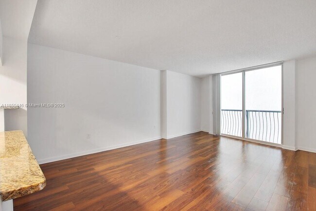 Foto del edificio - 1756 N Bayshore Dr