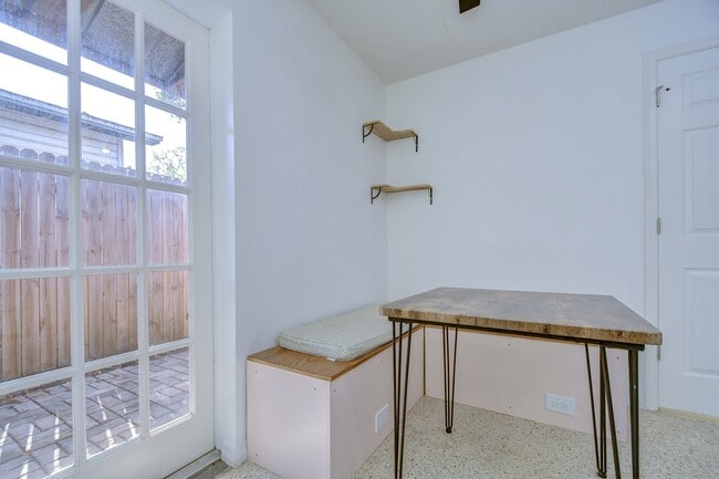 Building Photo - 4944 5th Ave N