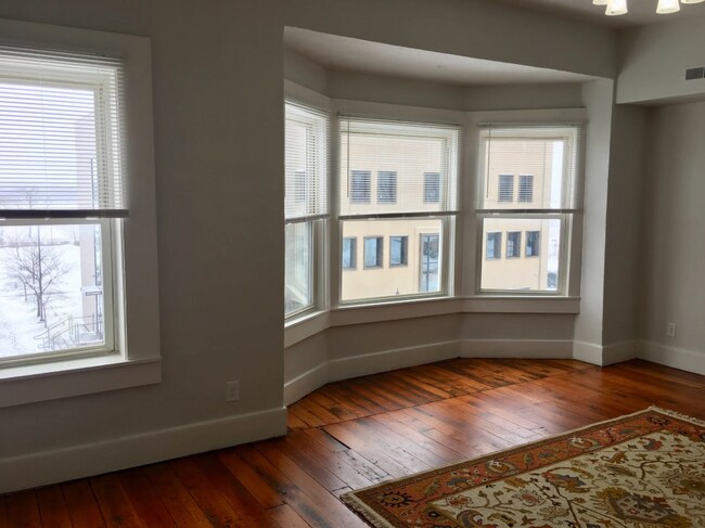 Foto del edificio - 415 E 2nd St
