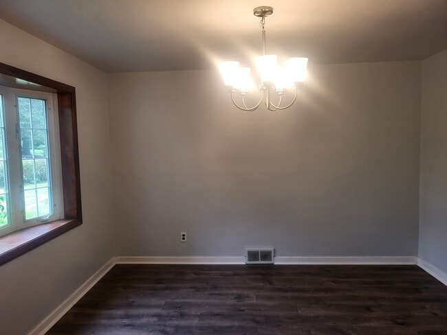 Building Photo - Beautiful 3 bedroom in Verona!