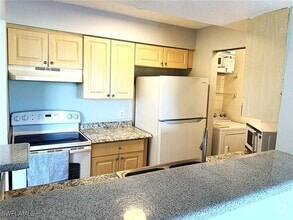 Building Photo - 2929 Winkler Ave