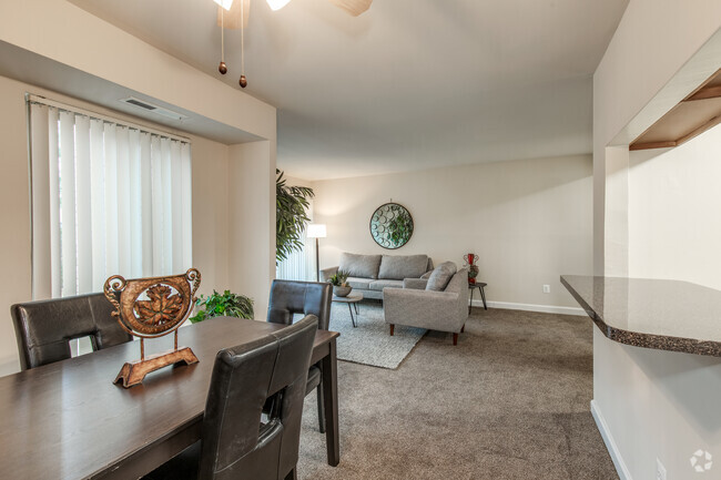 1BR, 1BA - 774SF - Woodland Landing