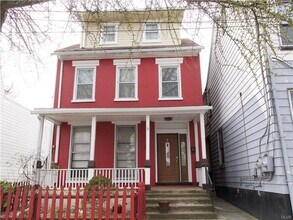 Building Photo - 1020 Ferry St