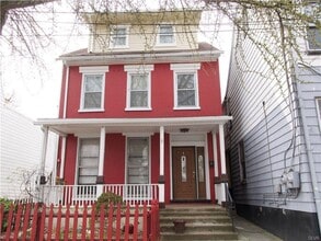 Building Photo - 1020 Ferry St