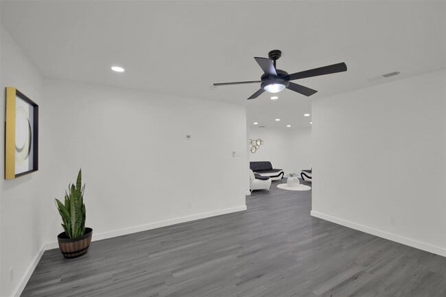 Building Photo - 1408 Fairfield Dr