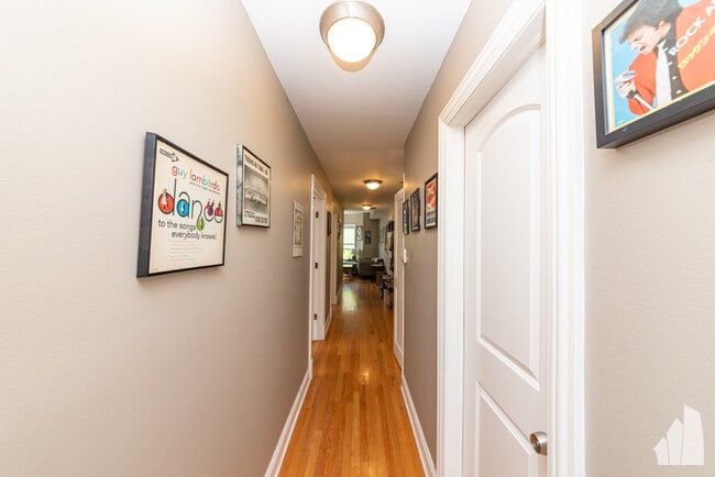 Foto del edificio - 1459 W Leland Ave
