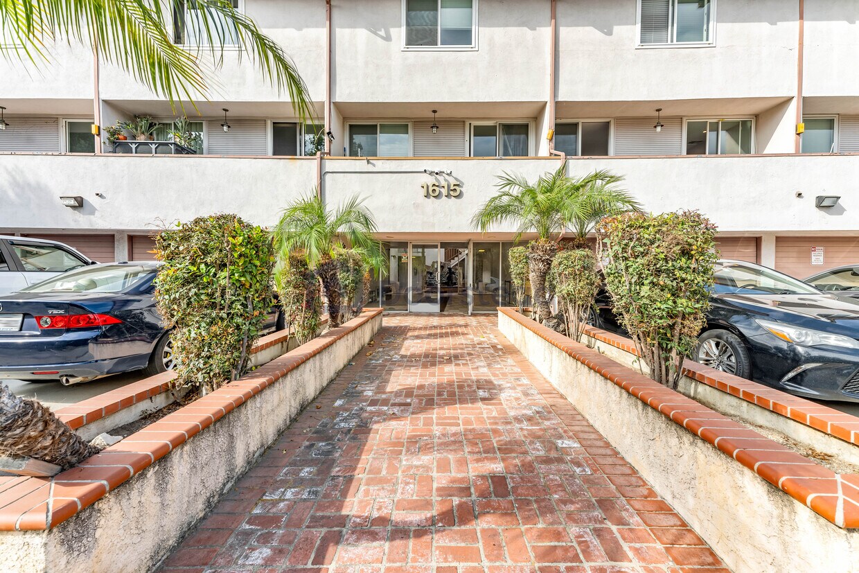 Foto principal - 1615 Greenfield Ave