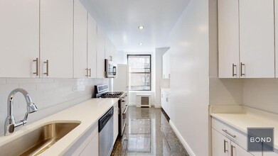 Building Photo - 200 W 58th St