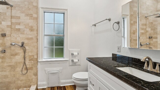 Building Photo - 126 Rue De La Paix