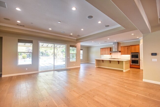 Foto del edificio - 5 Bedroom Resort-Style Estate with Pool, Spa & RV Parking