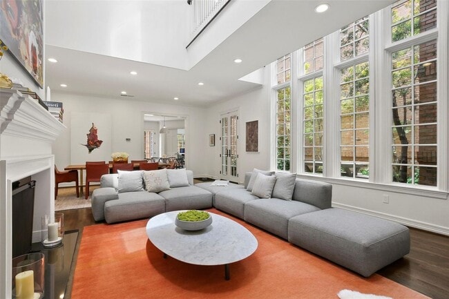 Building Photo - 3514 N Fitzhugh Ave