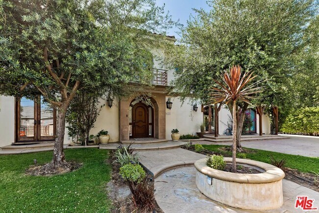 Foto del edificio - 6127 Rhodes Ave