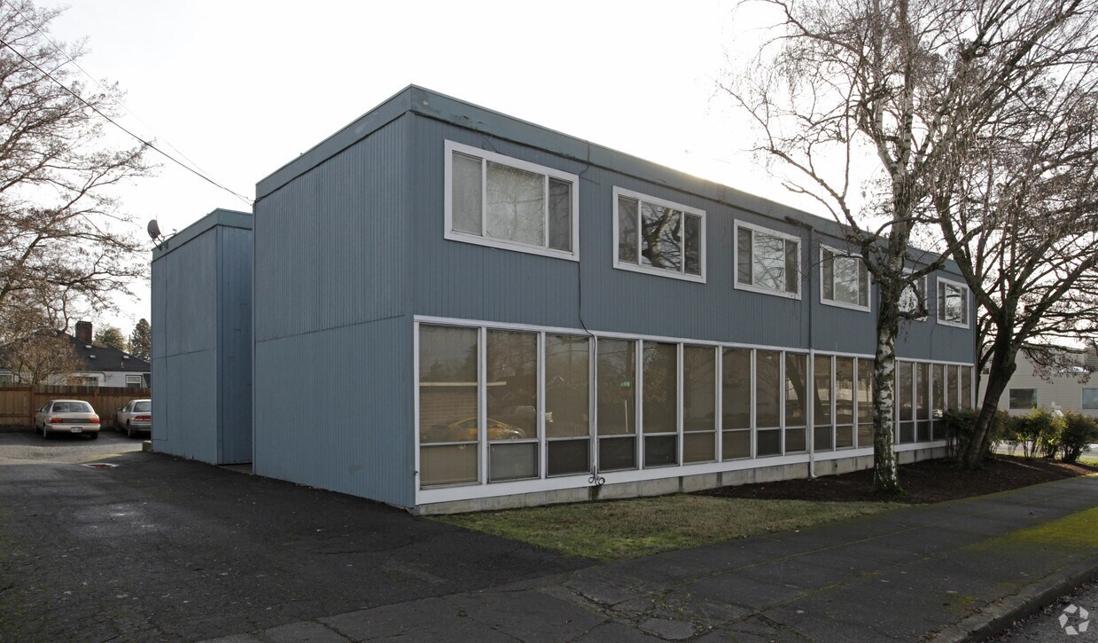 Primary Photo - 2200 E Mill Plain Blvd