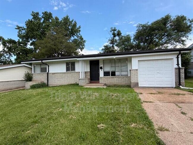 Building Photo - 2257 Luxmore Dr