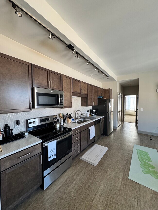 Building Photo - 51 N High St