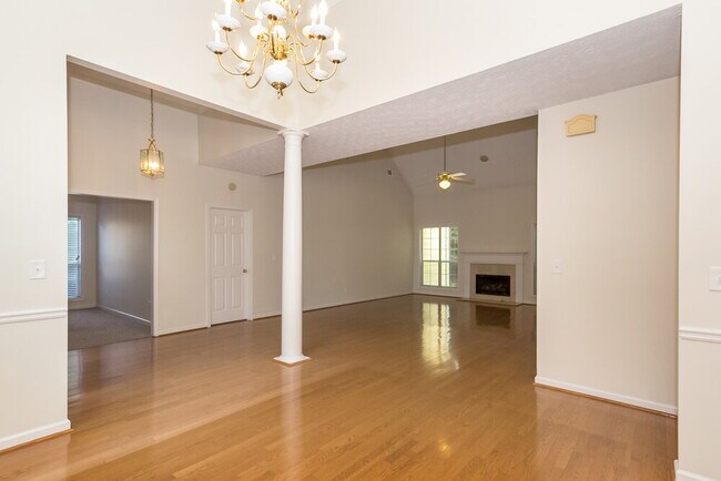 Building Photo - 107 Windsong Dr