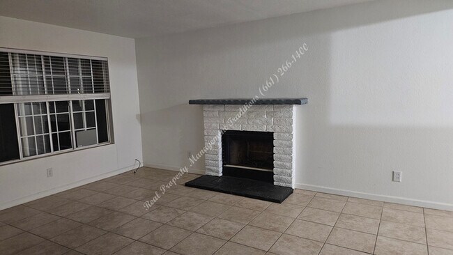 Building Photo - *** Please call us @ 661-266-1400 for information on availability, showings and applications proc...