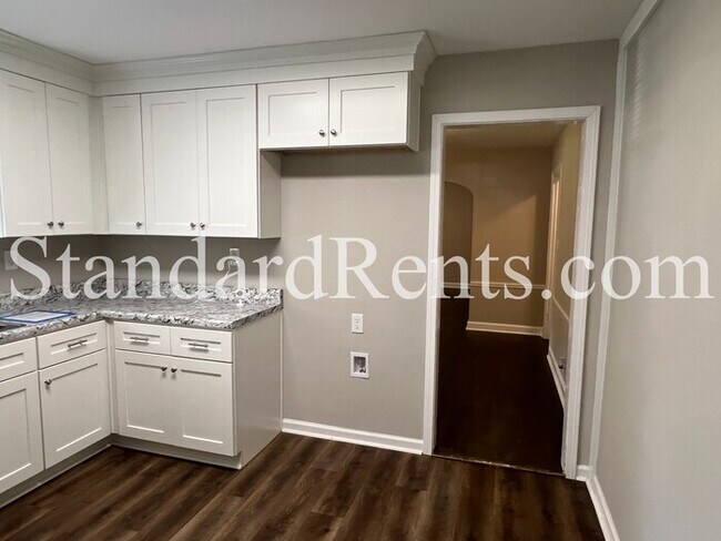 Foto del edificio - 1786 Lynn Ln