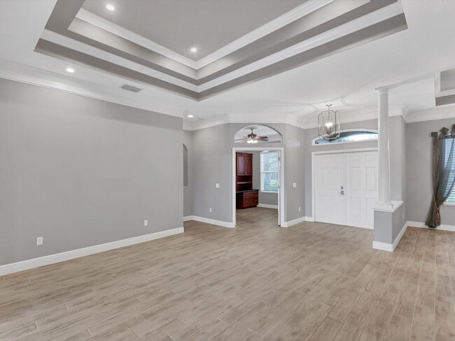 Building Photo - Unfurnished Annual Rental Available Now