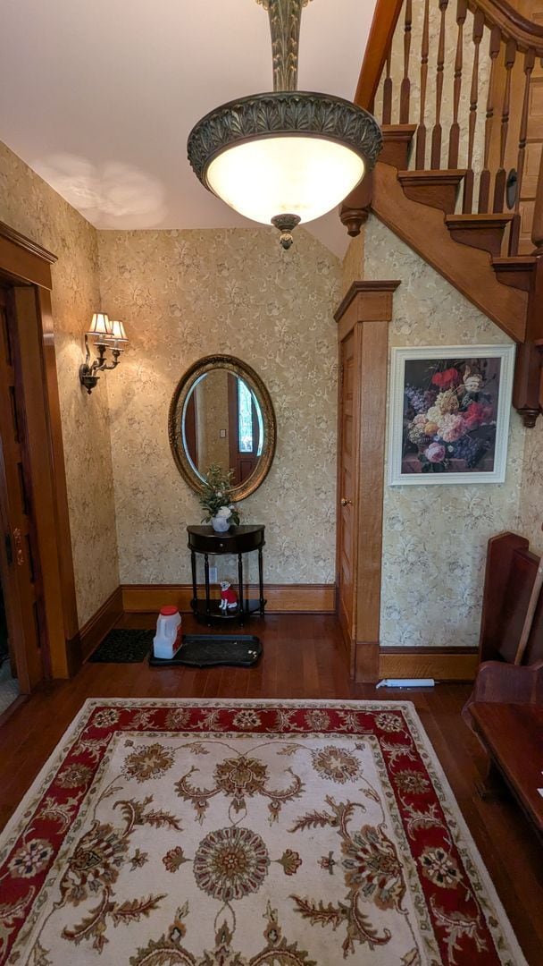 Building Photo - Welcome to this fully furnished 3-bedroom, 1.5-bath home in Massillon