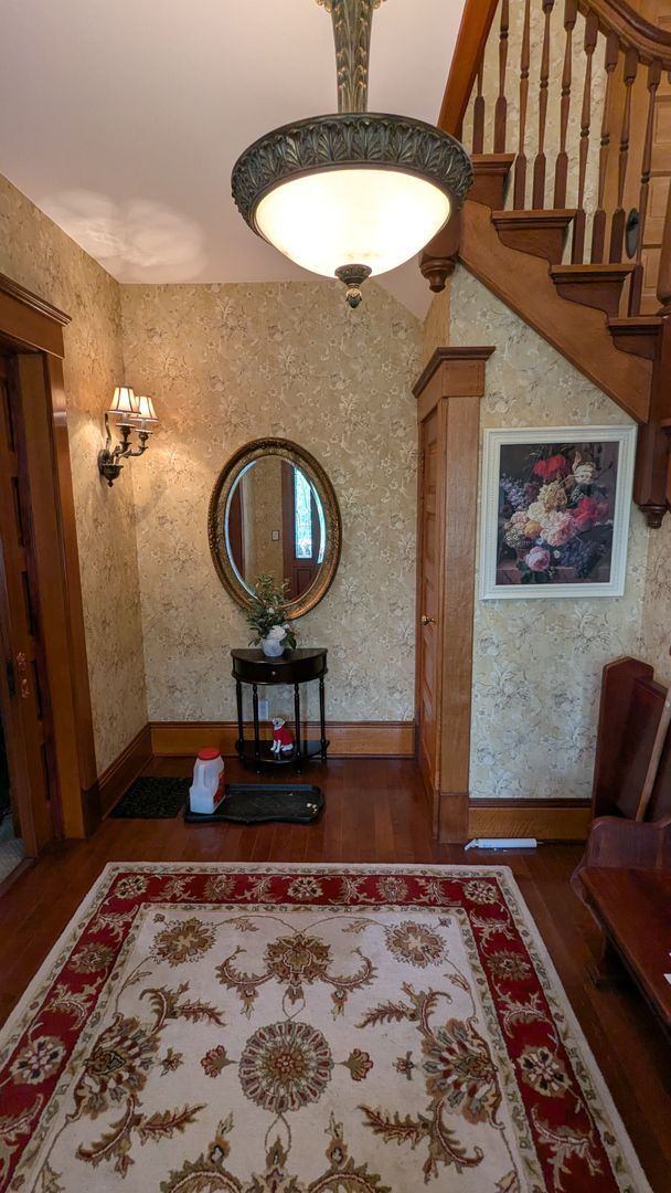 Foto del edificio - Welcome to this fully furnished 3-bedroom, 1.5-bath home in Massillon