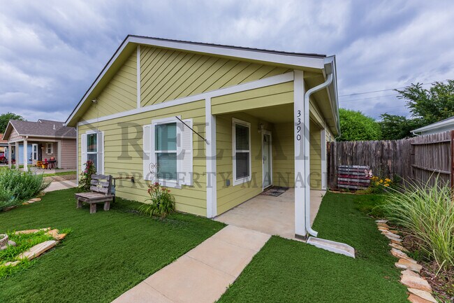 Foto del edificio - 3390 N Jackson Ct