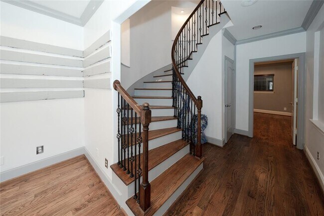 Building Photo - 2406 Arabelle St