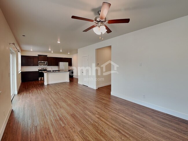 Foto del edificio - 3517 70th Dr NE