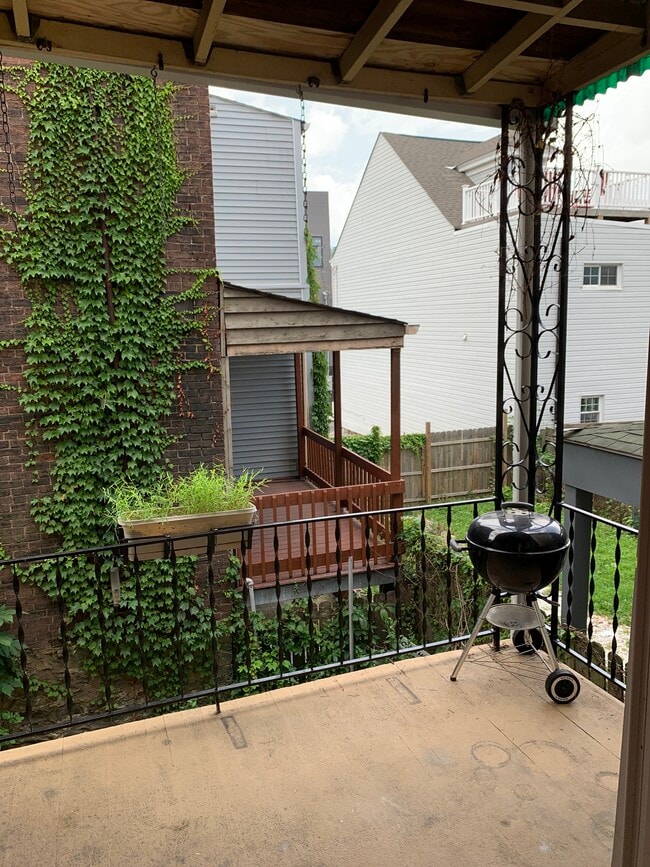 Building Photo - 5126 Stanton Ave