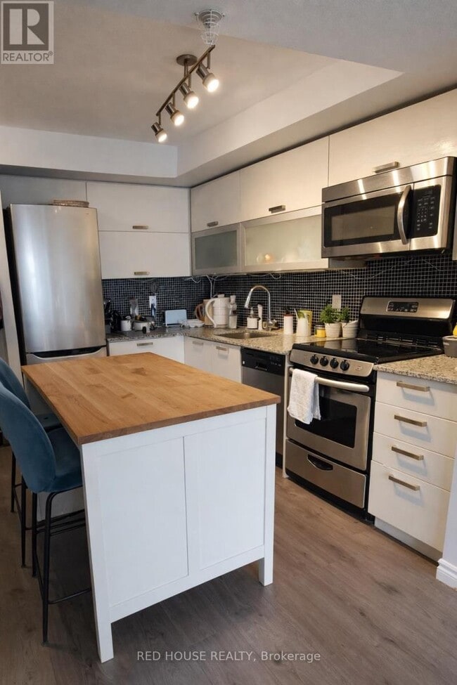 Building Photo - 36 Lisgar St